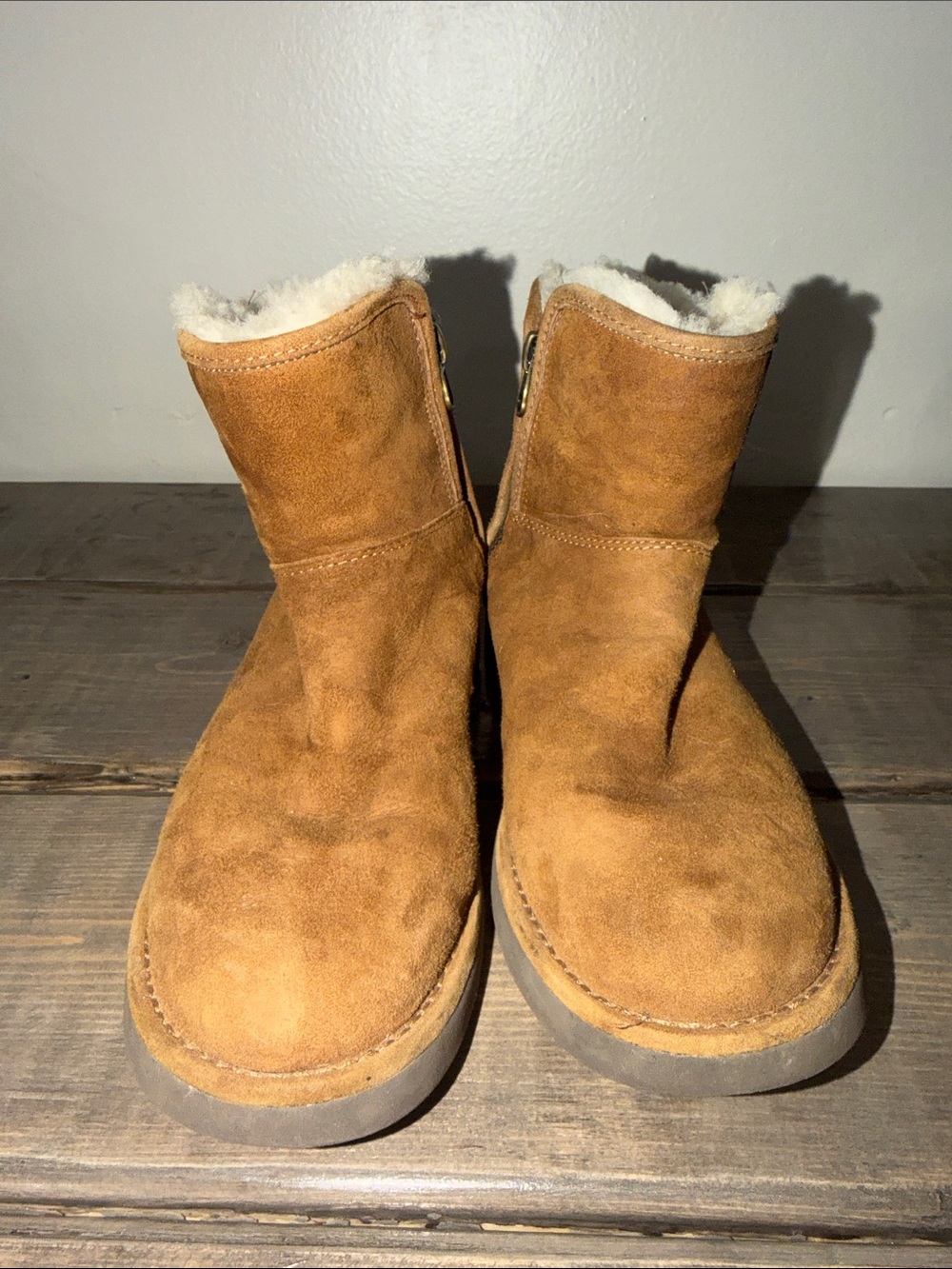 UGG Classic Mini Logo Zip Boots - Chestnut